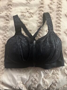 Victoria’s Secret Black leopard Front-Zip Sport Bra 36DDD
